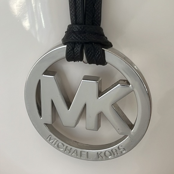 Michael Kors Leather Bag Charm. - Picture 10 of 11